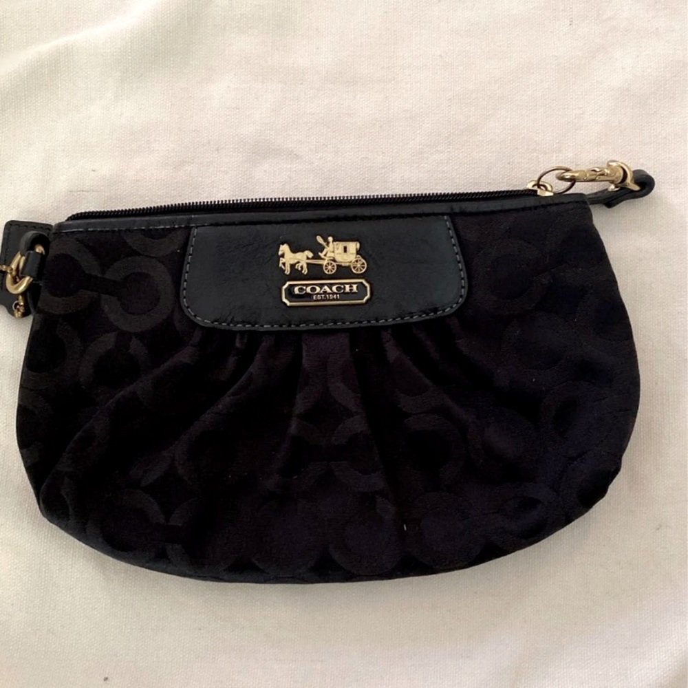Beuatiful Coach Wristlet